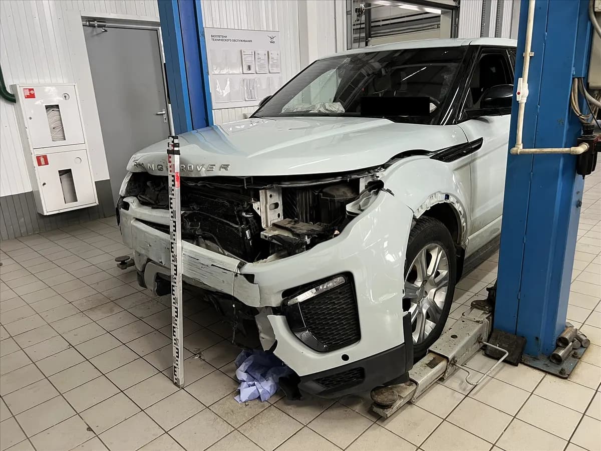 Range Rover погиб в ДТП, ОСАГО покрыло 400 000 ₽, с виновника взыскали ещё 1 856 797 ₽